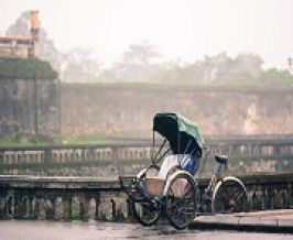 Ride a cyclo through Hue City