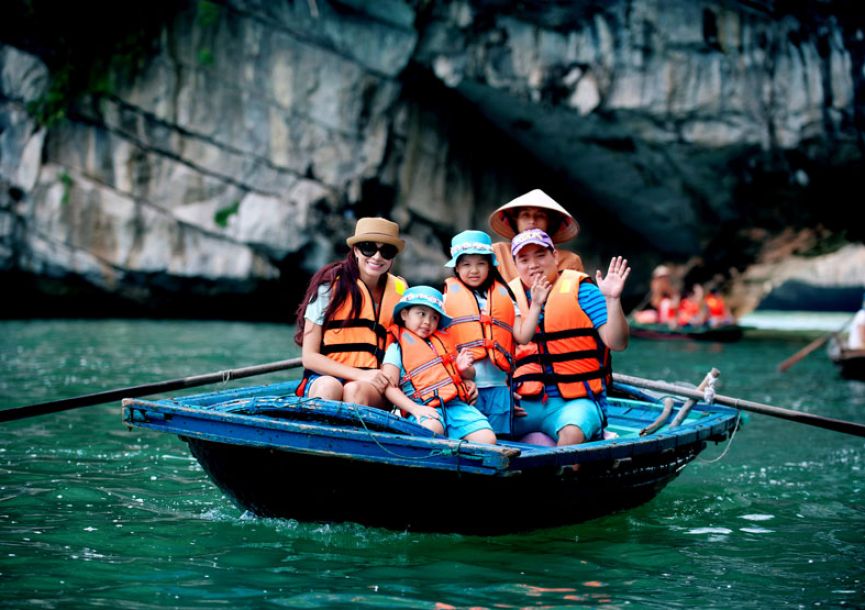 Hanoi - Halong - Trang An - Phong Nha - Hue - Hoi An - My Tho - Ho Chi Minh