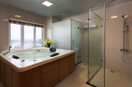 Jacuzzi bath