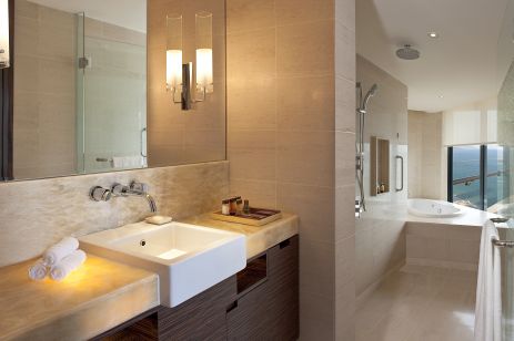 Executive Suite bathroom