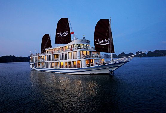 Halong Bay, La Pinta Cruise 2 days - 1 night, overnight on Cruise
