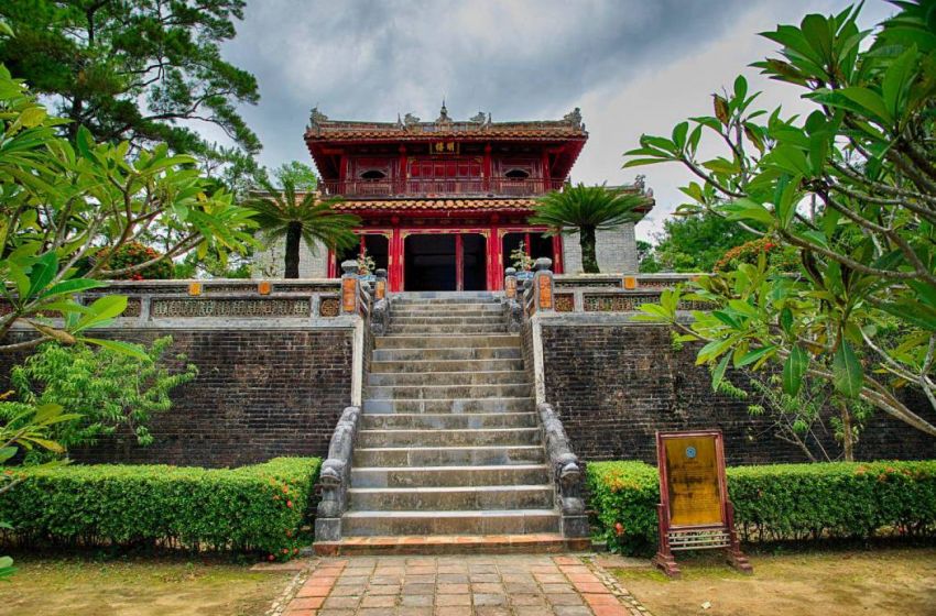 Ho Chi Minh - My Tho - Hoi An - Hue - Hanoi - Halong